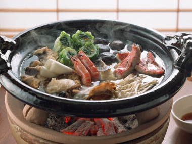 守山市のえり市では法事、宴会などご予約承っております。夏は屋形船で川魚料理・鯉会席がお楽しみいただけます。ビジネス釣りのお泊りにもご利用ください